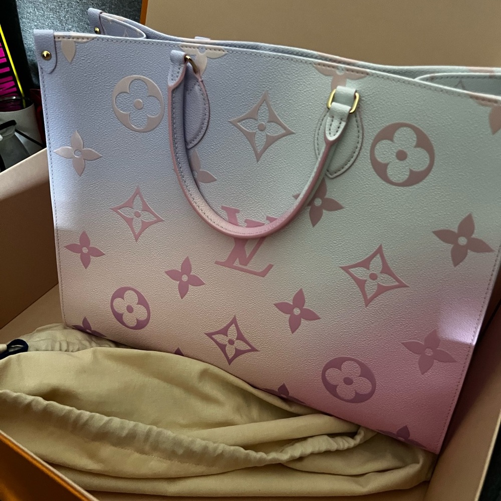 Limited Edition LV  Spring in the City OnTheGo GM Brand New! W box & DB